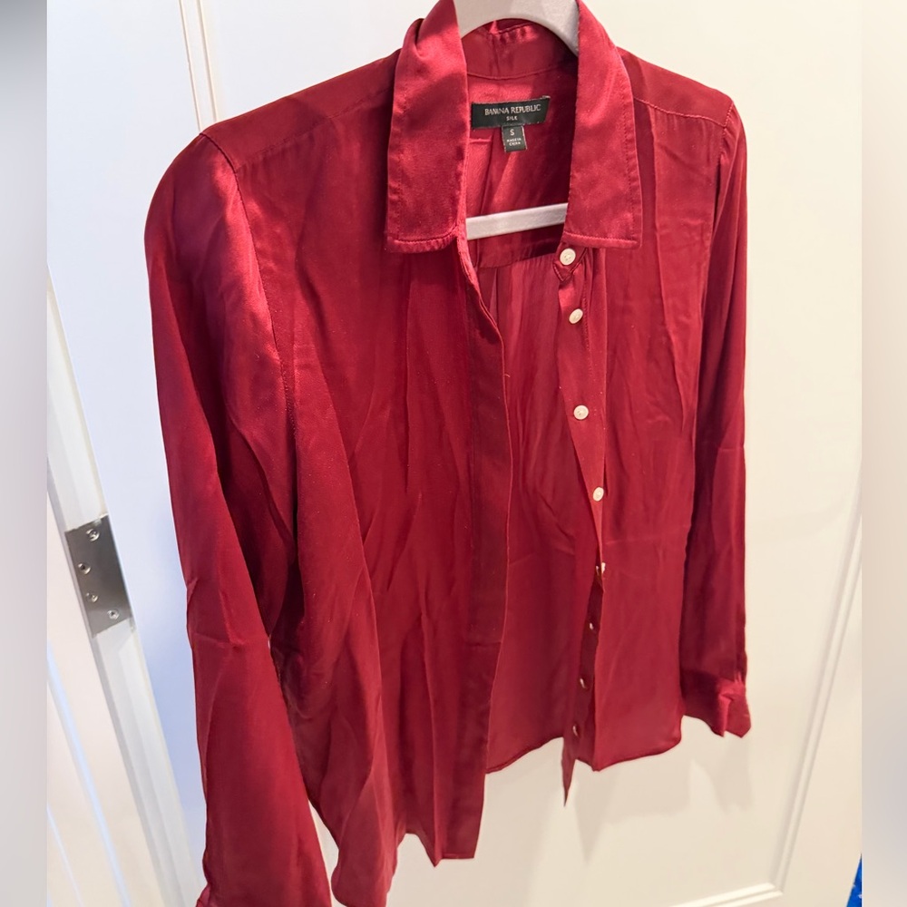 Banana Republic washable silk shirt in burgundy